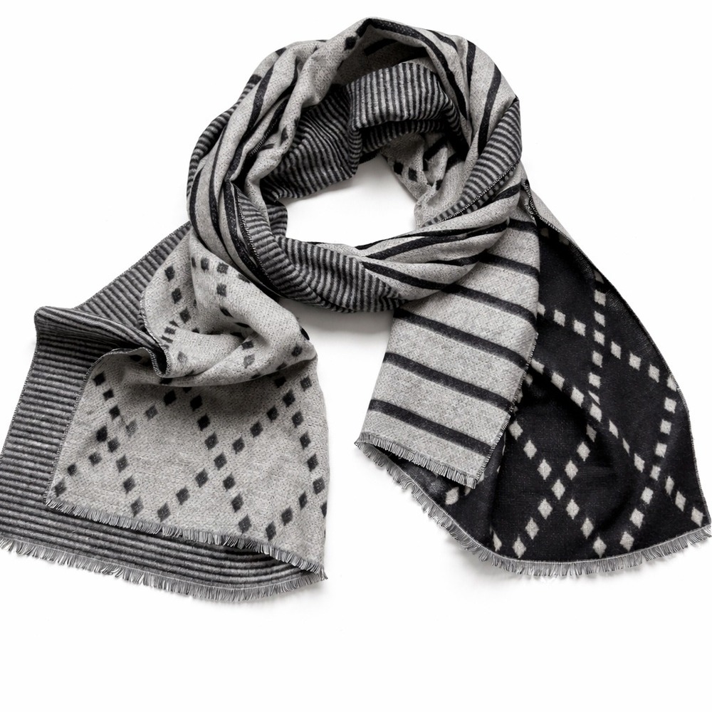 AQUA Women's Black Grey Geometric Diamond Stripe Scarf Cozy Chunky